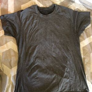 Men’s lululemon tee